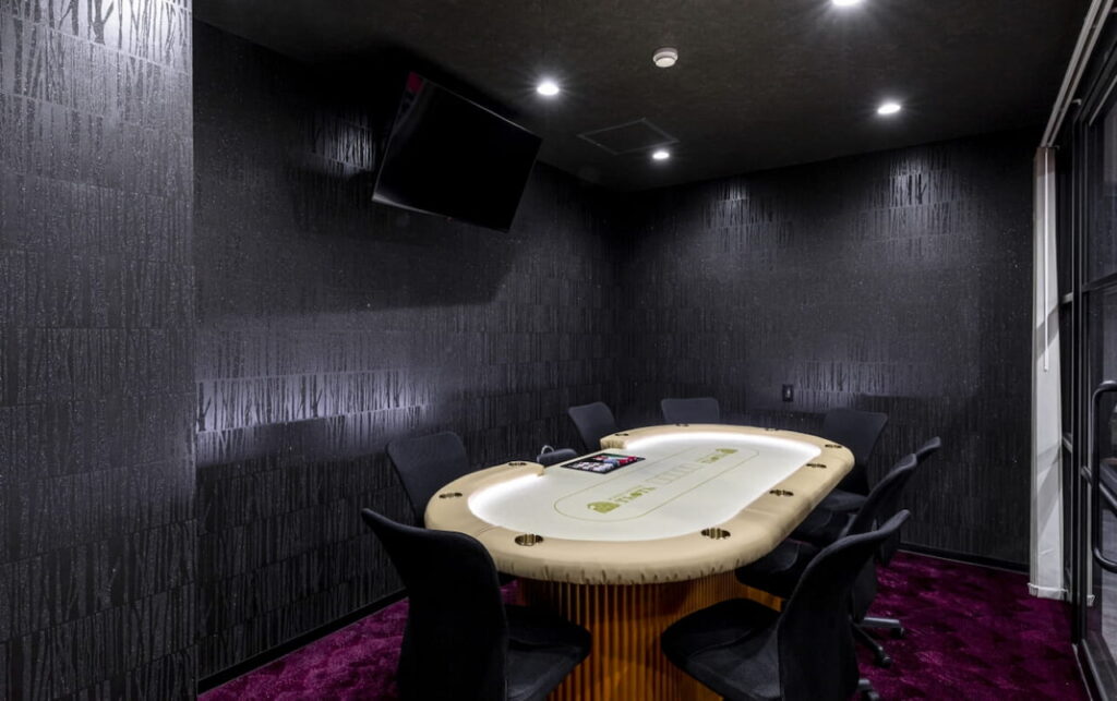 Poker Lounge “Thoth”